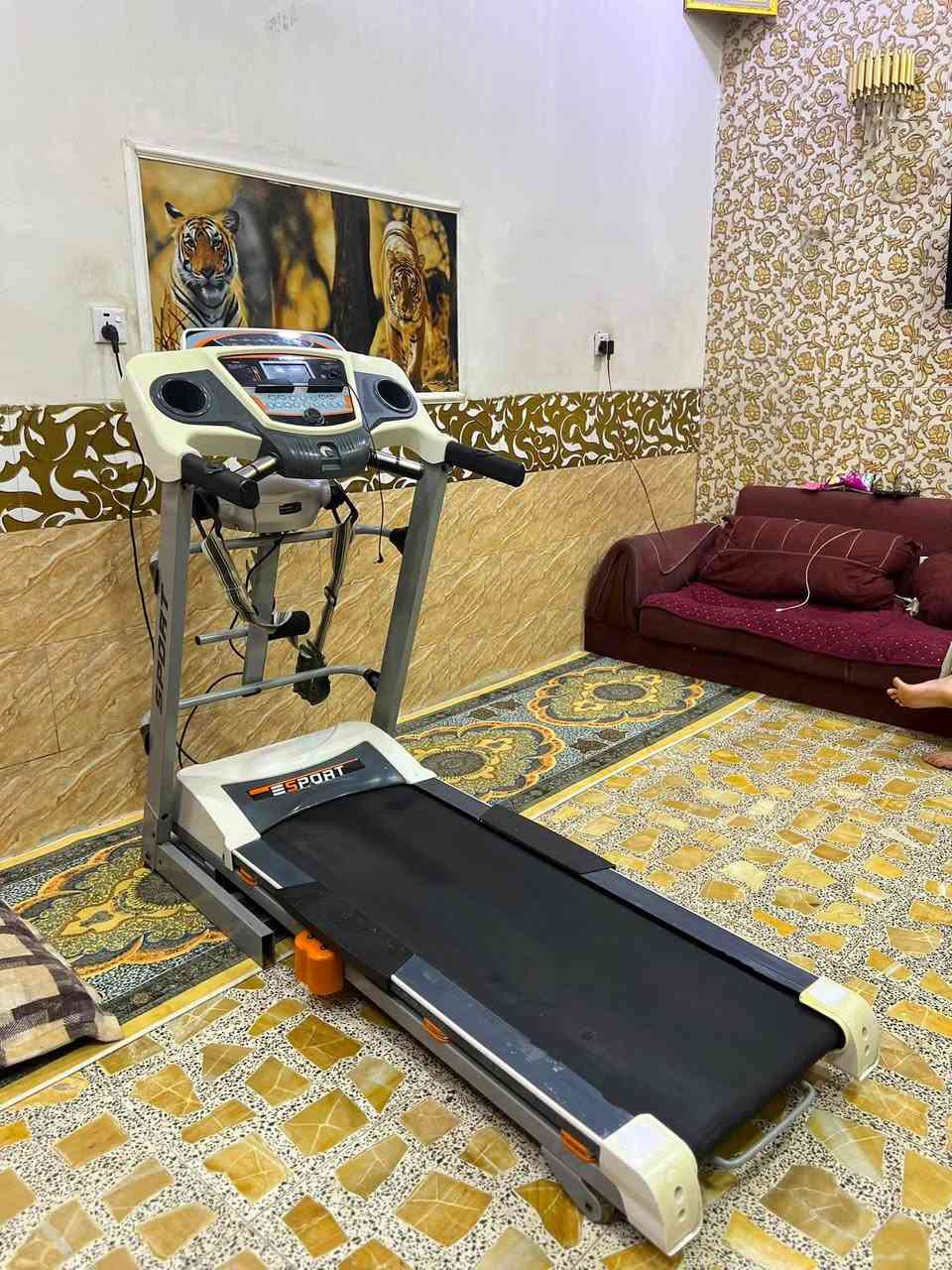 جهاز جري ماركة سبورت جبلي دبل ماطور ماطورين بي شاشه لمس يحمل 150KG سرعه عاليه16.0 بي بلوتوث شاحن موبايل بي بي رجاج تكسير شحوم وشناو بطن شاشه تعد وقت سعرات حراريه قياس نبضات القلب مسافه مقطوعه بي مفتاح امان شناو بطن جهاز يطبك ومياخد مساحه سعره 300  بغداد يوجد توصيل محافظات ***********
