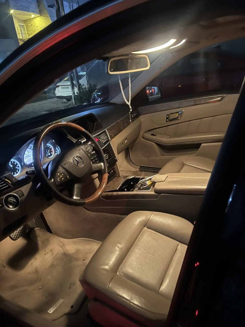 E350 class AMG
موديل 11 
امريكي كلين صبغ بالعراق جاملغ وربع بنيد
ماشيه ١١٤ كيلو 
جلد
فتحة
سستم صوت هارمن كاردن
بردة 
مواصفات معروفة
السعر ١٥٠ وبيها مجال
مكاني بغداد حي العامل


**إذا كنت صاحب هذا الإعلان وتريد حذفه لأي سبب، رجاءا أرسل رسالة إلى الدعم الفني**