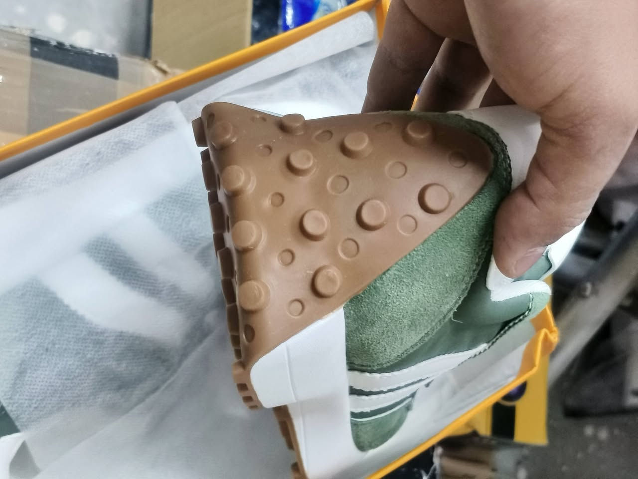 خذاء ماركة قطعتين القطعة ب١٠
وحدة قياس ٣٩ 
والثاني ٤١


**إذا كنت صاحب هذا الإعلان وتريد حذفه لأي سبب، رجاءا أرسل رسالة إلى الدعم الفني**