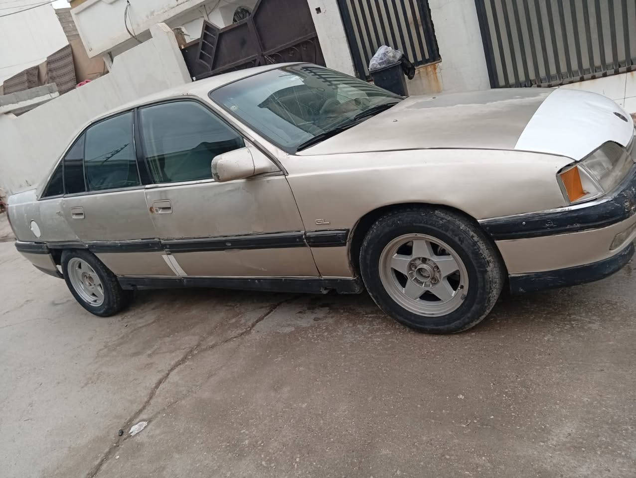 البيع مراوسه اوميكا موديل 92 محرك 26 محرك سوطه شويه خشن كير عادي رقم كركوك سنوي عاجه اليف عليه غرامه 50 الف ساحب سنويه اب كركوك ما واصله سياره شرط حاسبا شرط كمرك قرص سياره تبريد 
سدر شرط باور بريك ABS سياره ناعمه سعر 20 مجال رقم موبايل *********** كركوك, العراق
