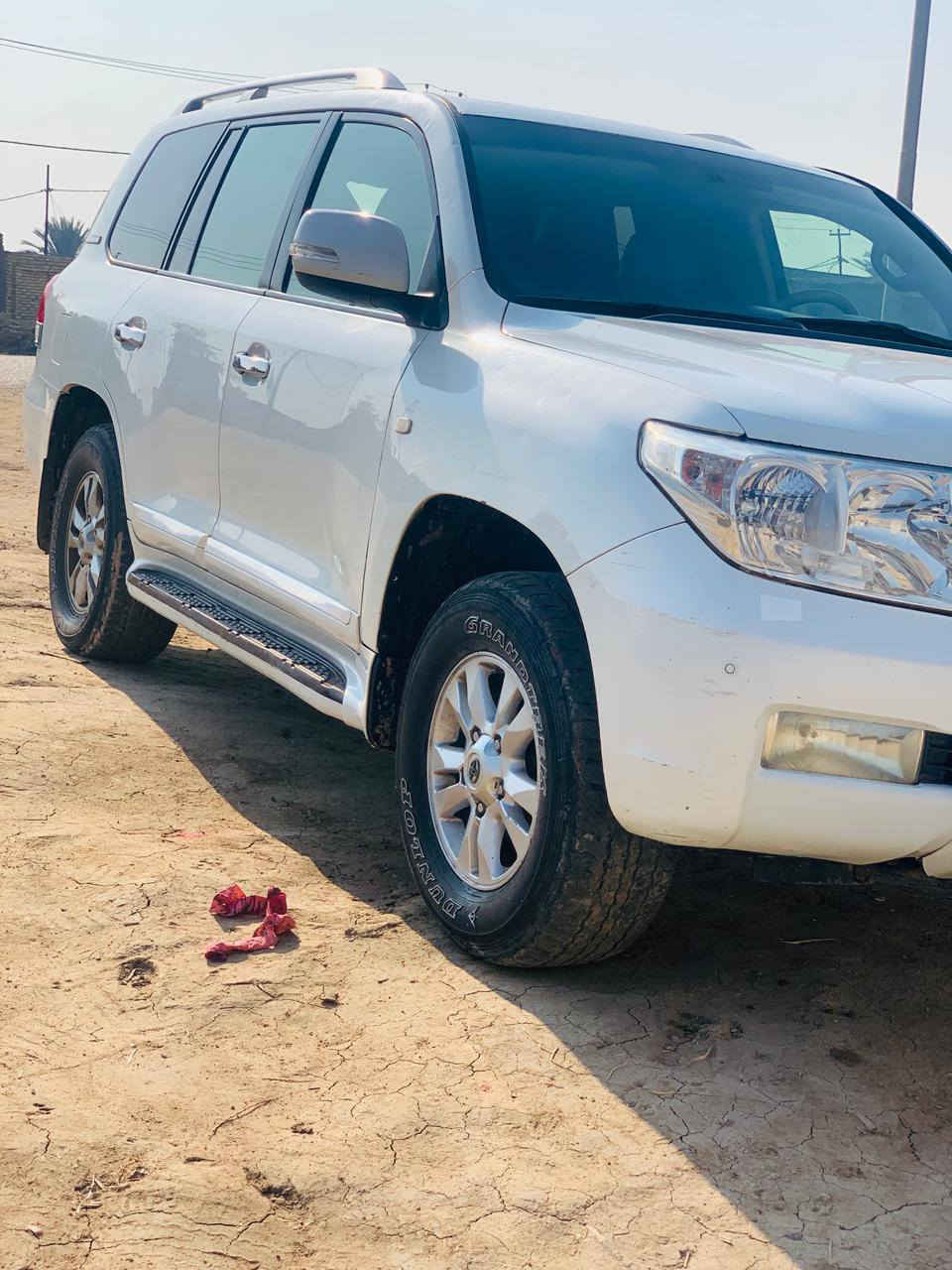 السلام عليكم ، تويوتا لاندكروز GXR 2011 ستيني رقم بغداد دولي ب اسمي سنويه لحد 2030 سياره بيها صبغ جاملغ خلفي  ،مكفوله من الفتح والتبديل فوول مواصفات معروفه مواصفات ستيني للبيع او مراوس سعرها 280 وبيها مجال بسيط مكاني السماوه الرميثه للاستفسار *********** متواجد واتس اب
