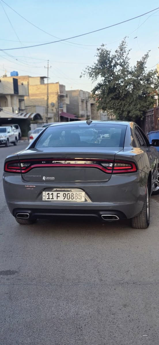 السلام عليكم جارجر 2023  SXT وارد امريكي بيها صبغ جاملخ خلفي و شبر بالداير مال جاملخ الامامي لون اسمنتي مميز كشن كهرباء السياره ماشيه 36 كيلو مو ميل و بجم كبس و رقم بغداد مكانها بغداد سبع ابكار والسعر 260 ورقه  والشراي يتصل ممتواجد على الفيس وللتواصل ***********
