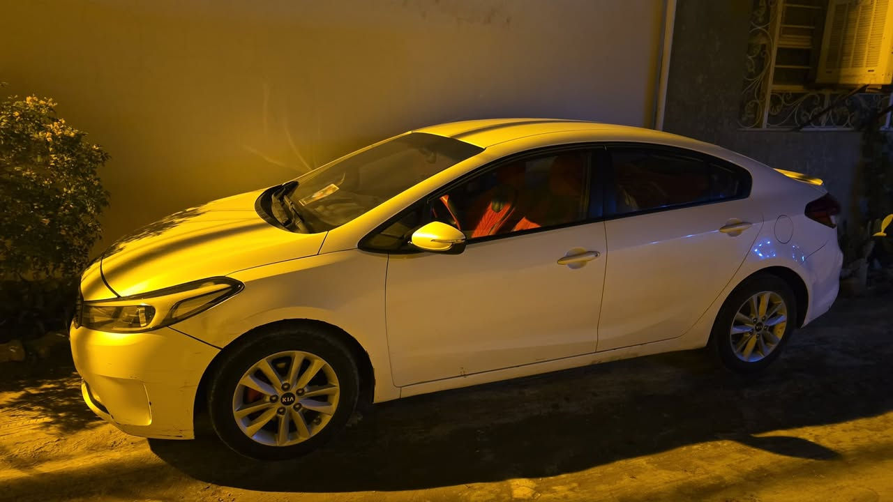 السلام عليكم
  سيراتو موديل 17 خليجي مكفوله من صبغ وضربه لا فتحه لا بصمه السياره جاهزه مكان كوفه 
 السعر 132 بيها مجال بسيط 
***********
