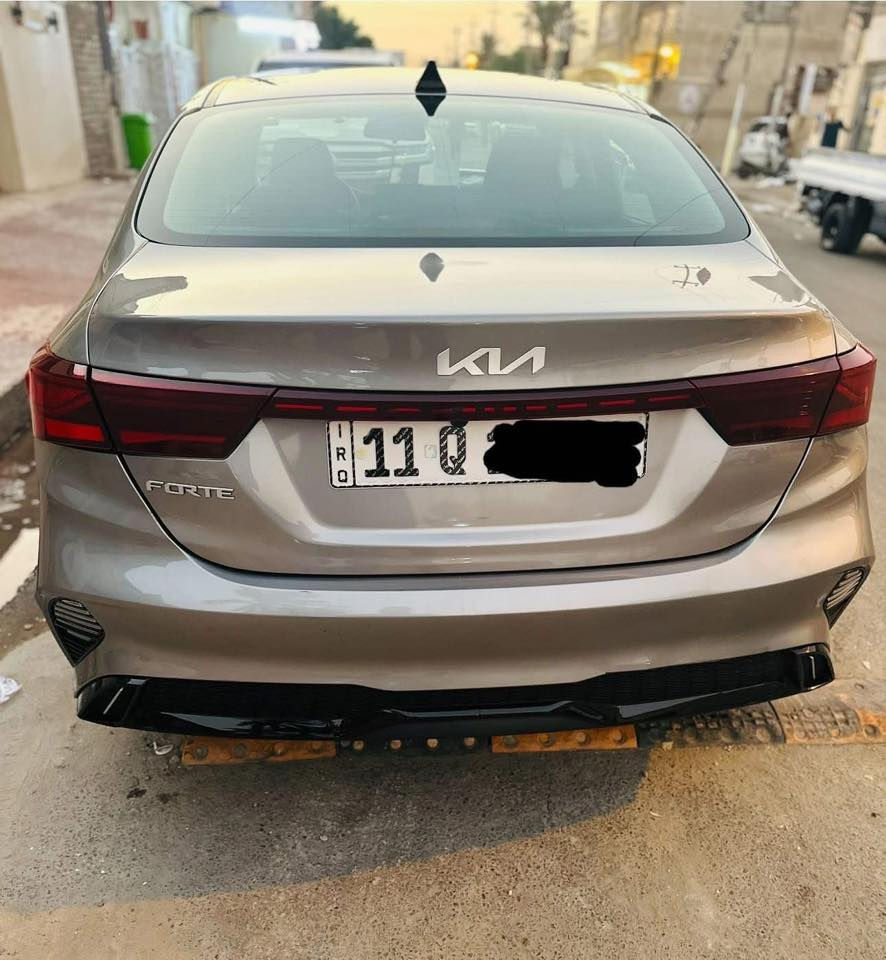 السلام عليكم
كيا فورتي ٢٠٢٣ وارد امريكي للبيع

 مواصفات السيارة 

١_ تحكم استيرن جهتين 

٢_ شاشة كبيرة  

٣_ كاميرة خلفية  

٤_ تحديد مسار 

٥_ رادار امامي وجانبي تنبيه 

٦_ تثبيت سرعة

٧_ ويل كب

   محرك 2000 دوش  ٣ تحكمات قيادة مود درايف

ضرره موضح بالصور ….
وبيها طخة موضحة بالصورة مامصلحة
سعر 160 بيها مجال بسيط جداً اتصال *********** مكاني بغداد
