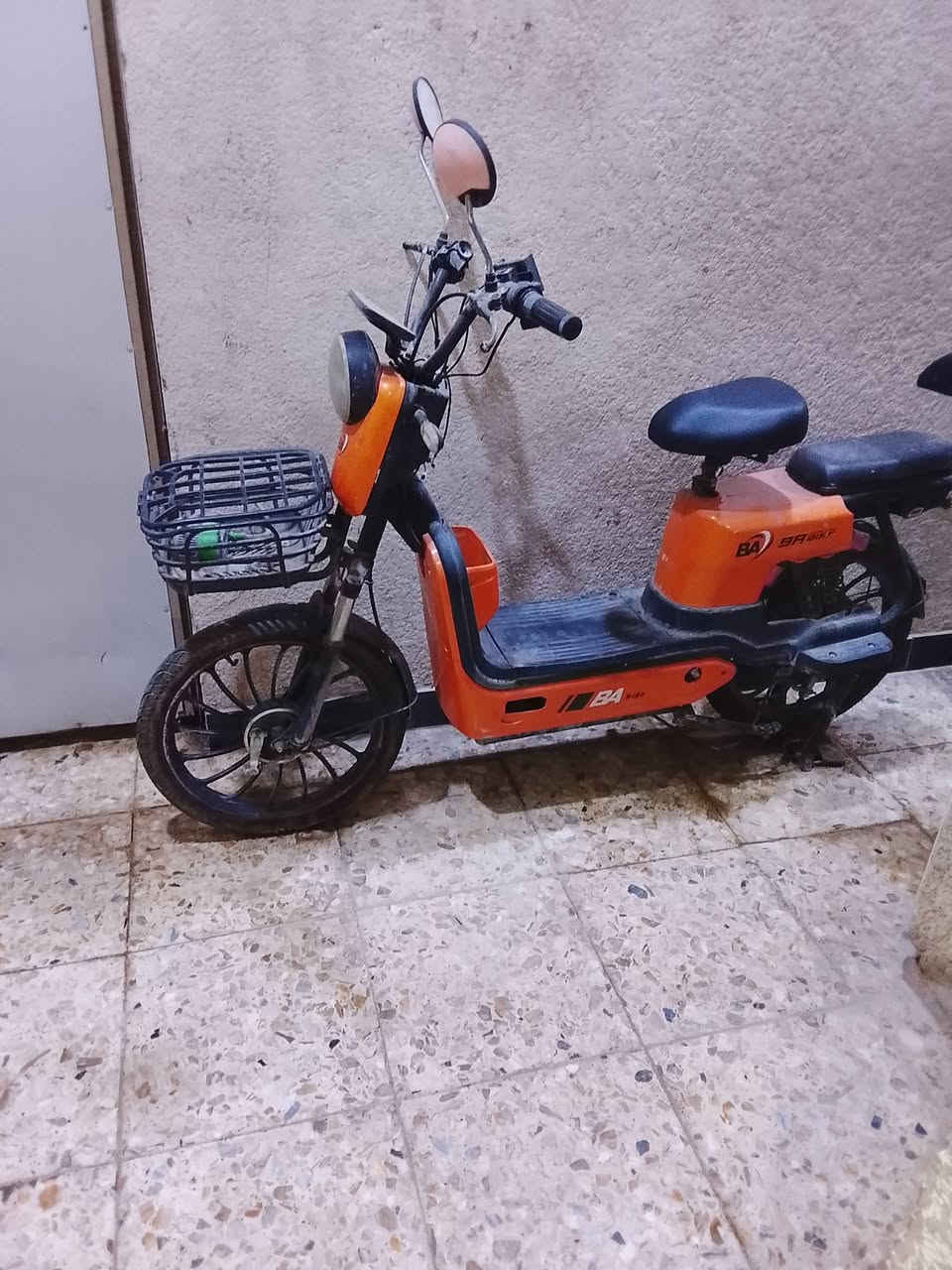 سلام عليكم للبيع دراجه شحن حجم 20 نقص بس بطاريات قفلهه 100 مكاني الشعب ***********
