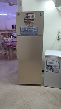 ثلاجة • نظيفه • شرط الشغل