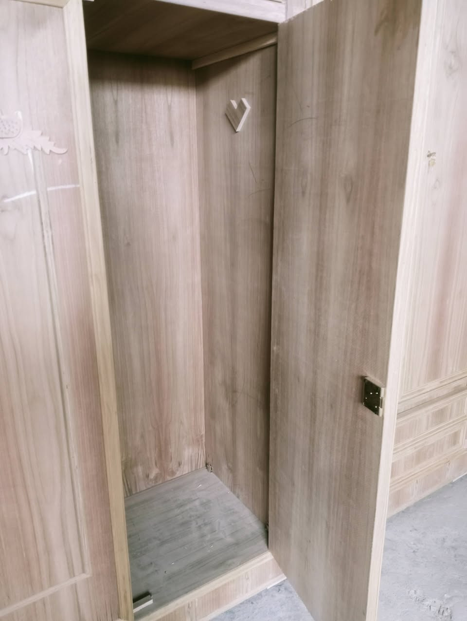 متوفر غرف نوم مسرح مرتب صاج ٥ملم وداخل ٤ملم ارضيه بلوك ١٦ملم صاج مجرات سجج تركي  زاويه كنتوريه قفايص ضهر جرجوبه نقش زان للتواصل مراسله أو الإتصال على الرقم ***********
