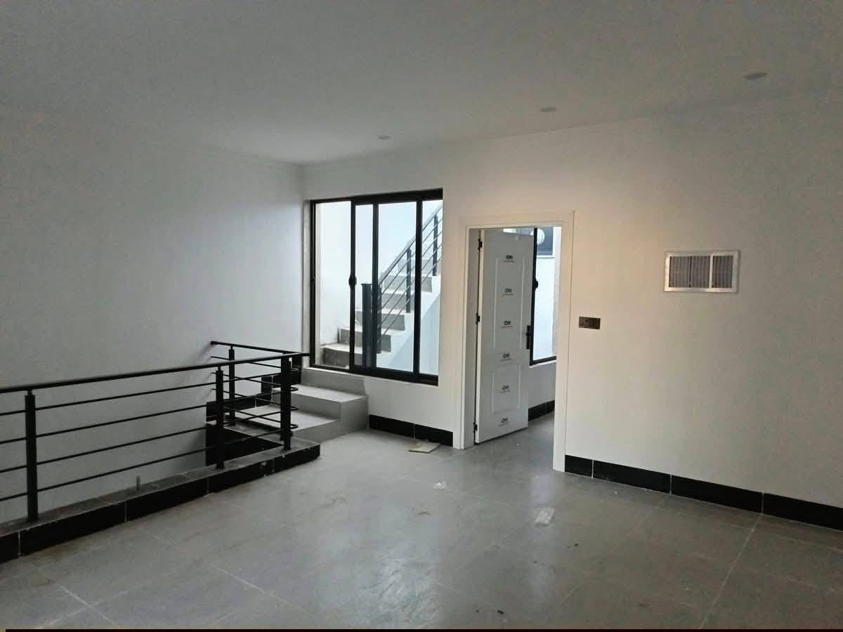 بيتين للبيع في اشتي ستي 1 
قرب سايدين لاوان  
مقابل_حديقة#
مساحة كل بيت   125 متر + حديقة داخلية
يتكون من :- طابقين طابو صرف 
الطابق الاول : استقبال + مطبخ + هول + غرفة نوم + صحيات
الطابق الثاني : 3 غرف نوم ( غرفة سويت )  + هول  
 
************************************
خانوو  فلات بۆ فرۆشتن له ئاشتى ستى 1 
#پێش_حەدیقە   
رووبەری هەر خانوویەک ١٢٥ مەتر + باخچە
پێکهاتووە لە :- دوو نھۆم
نھۆمی یەکەم  : ژووری ميوان + مطبخ + ھۆل + 1 ژووری نوستن + حمام و ئاودەست 
نھۆمی دووەم : 3 ژووری نوستن ( دانەیەکی سویتە )  + ھۆل 

***********************************
للاستفسار والمزيد من المعلومات اتصل على هذه الارقام
 - فايبر - واتساب
***********
