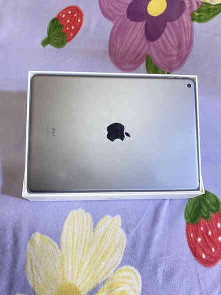 ايباد 9 مع ملحقات كامله الكرتونه ولشاحنه نضافه 85‎%‎ مكاني الدجيل هـ. ***********
