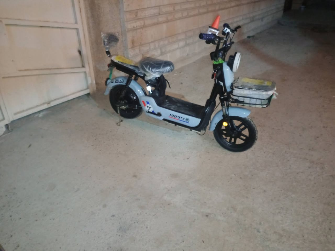 سلام عليكم دراجه شحن للبيع استعمال شهرين نضيفه كلش السعر 325مكاني دوره حي اسيا .


**إذا كنت صاحب هذا الإعلان وتريد حذفه لأي سبب، رجاءا أرسل رسالة إلى الدعم الفني**