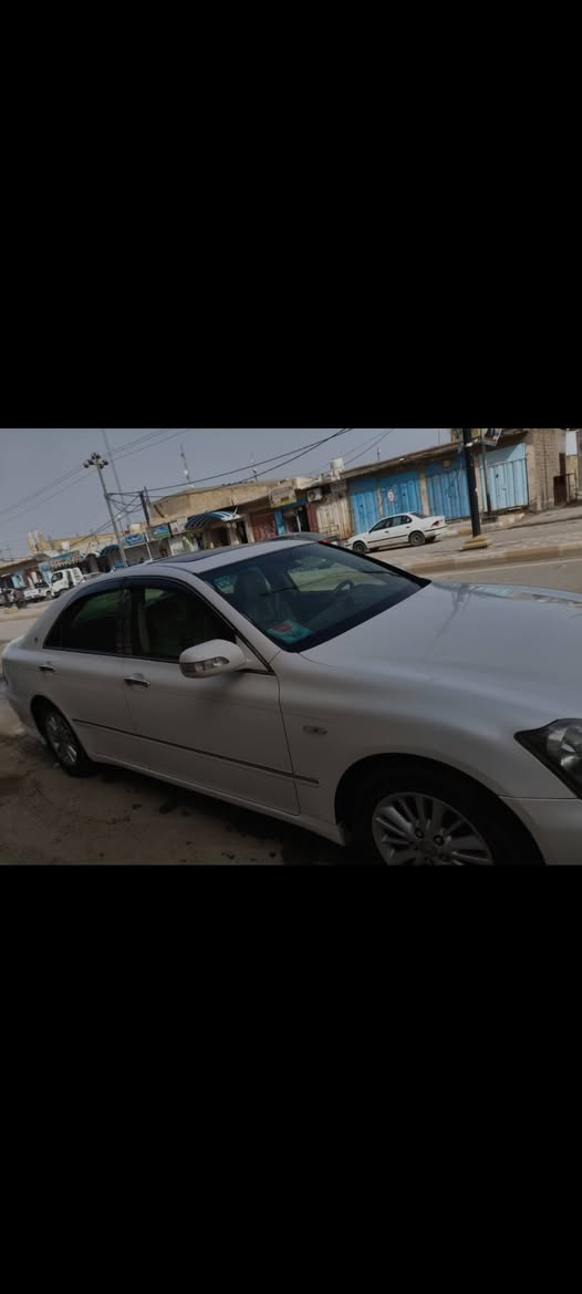 عندي شاهينه موديل ٢٠٠٥ باسمي كلش حلوه وجديده ومكفوله ارقام واصوليات ومحرك وكير ٤ دكمه فتحه بالقماره 
***********
