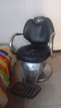 كرسي حلاقه ومرايه السعر 125 أمانه الله مضيفات 07717167340