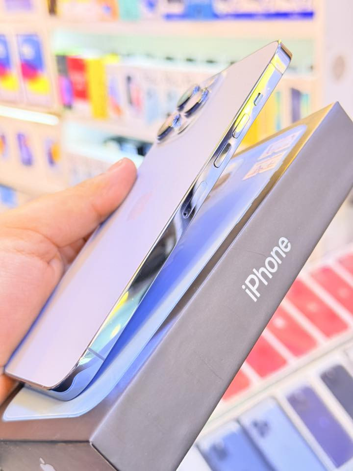 ايفون 13برو ماكس ذاكره واحد تيرا يعني الف كيكه بطاريه 90جهاز اخو حديد زلغ واحد مابي وتر بروف جهاز بمعنه كلامه نضيف نموذج Mاصلي لا مفتوح ولا مصلح ملحقات كامله ضمان 5ايام من مركز سعر 775الف قفله من الاخير 
بغداد البياع شارع عشرين مكتب ماستر للمبايل 
***********
