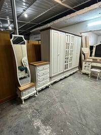 تركي كانتري • زان أصلي • ٩ قطع」「نظام هايدروليك」「سرير مخزن」「قماش وتر بر...