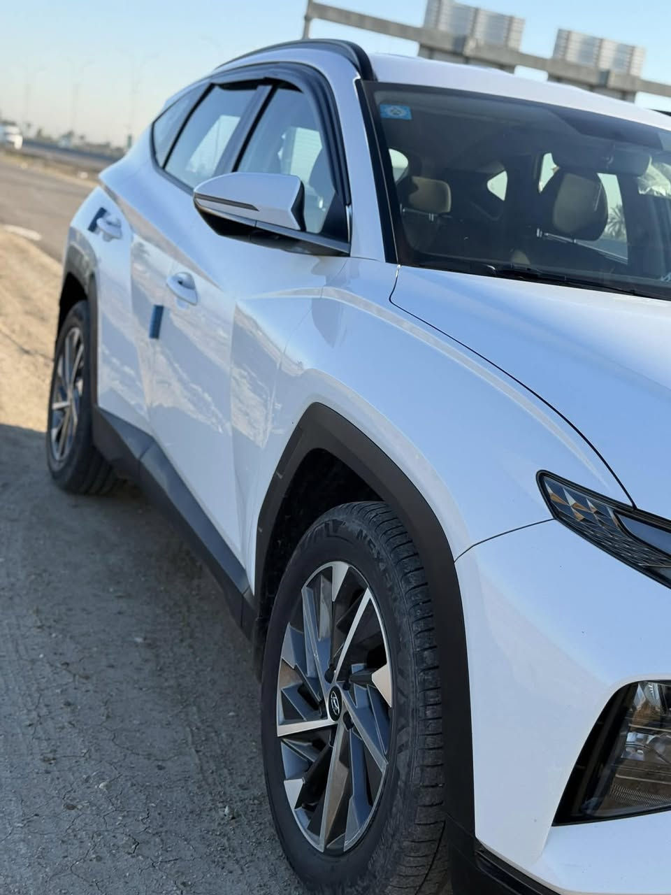 للبيع: هيونداي توسان 2023 - بحالة الوكالة
اعادة نشر بسبب الوعود الكاذبة
المواصفات العامة:
• الموديل: 2023.
• الوارد: خليجي.
• الفئة: كامل مواصفات عدا الفتحة.
• المحرك: ( حجم المحرك  2000 ).
• المسافة المقطوعة: (69 ) كم فقط.
.رقم بغداد انكليزي
✨ أهم المواصفات والمميزات:
• بصمة تشغيل وبصمة أبواب. عدد البصمات 2
• تشغيل عن بعد.
• شاشة كبيرة تدعم Apple CarPlay و Android Auto.
• كاميرا عالية الدقة مع حساسات خلفية وأمامية.
• لايتات LED أمامية وخلفية مع إنارة ترحيبية.
• تحكم ستيرن كامل (جهةين).
         . شحن موبايل وايرلس .
• مثبت سرعة (Cruise Control).
• ويل كب (رينقات) قياس كبير وتصميم مميز.
• نظام قيادة متعدد (Drive Modes).
• هاند بريك الكتروني (Auto Hold).
          . مري شفط (mariy shaft)
          . اشاير بالمري(shayir bialmirii)
• تخم تايرات جديد وبحالة ممتازة.
🛡️ حالة السيارة:
• السيارة بحالة ممتازة جداً 
(فقط يوجد بارد شبرين بين البابين جهة اليمين ).
• الداخلية نظيفة جداً وبريحة الوكالة.
• صيانة دورية ومنتظمة.
💰 السعر والتواصل:
• السعر المطلوب:  $ (208$).
• مكان التواجد: (بغداد).
• للاستفسار والتواصل: (***********).
