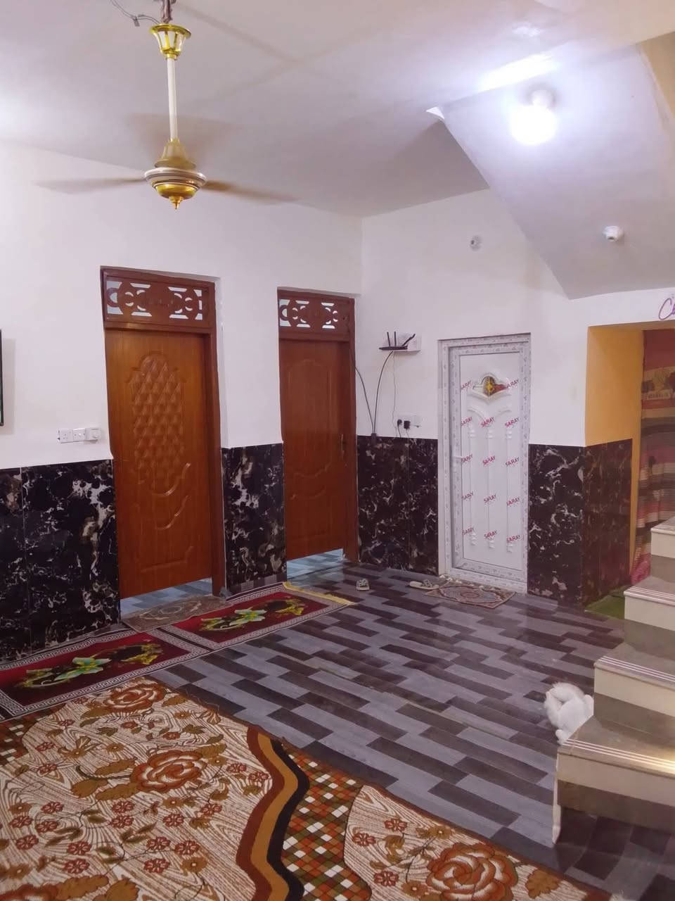 ملاحظة فيديو لشارع نهاية المنشور
سلام عليكم أخوان بيت للبيع مساحه 130 متر زراعي سند 25 العنوان قضاء الشامية ملحق حي العسكري الشرقي بناء طابوق فقط السياج بلوك ويحتوي على غرفه ومطبخ وصاله كبيره واستقبال ماكامل لنص  واليريد يتواصل فقط عل خط واتساب ***********
