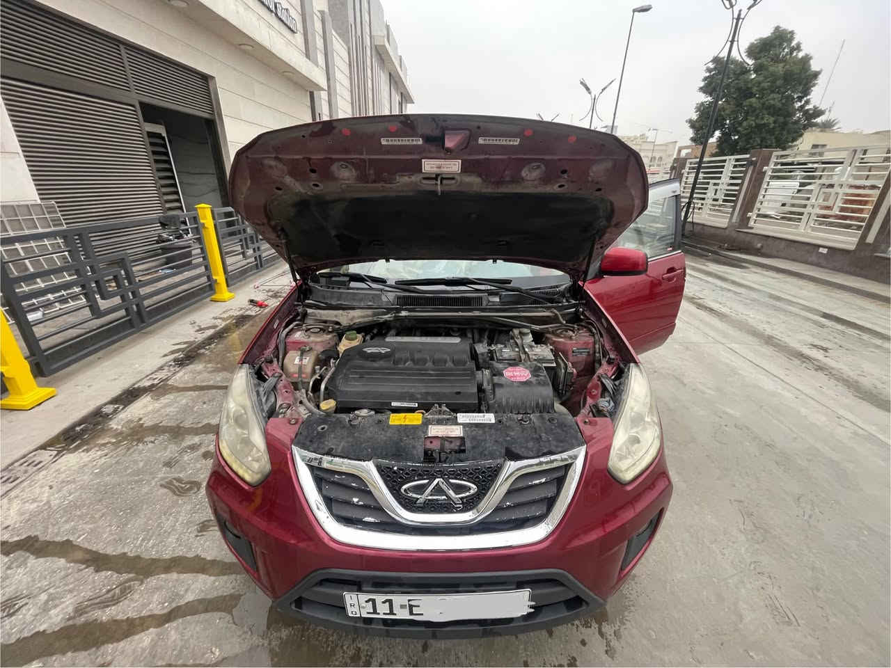 السلام عليكم للبيع شيري تيكو موديل 2013 سياره جديده جدا مكفوله كفاله عامه سياره على وضع الشركة سياره بأسمي رقم انكليزي تحويل مباشر ماشيه116الاف 
العنوان بغداد
شدين شاشه و كامره خلفية 
ويل كب مال موديل 2018
كير كهربائي 
مكينه 1800 
مكفولات
*********** شراي يتصل
