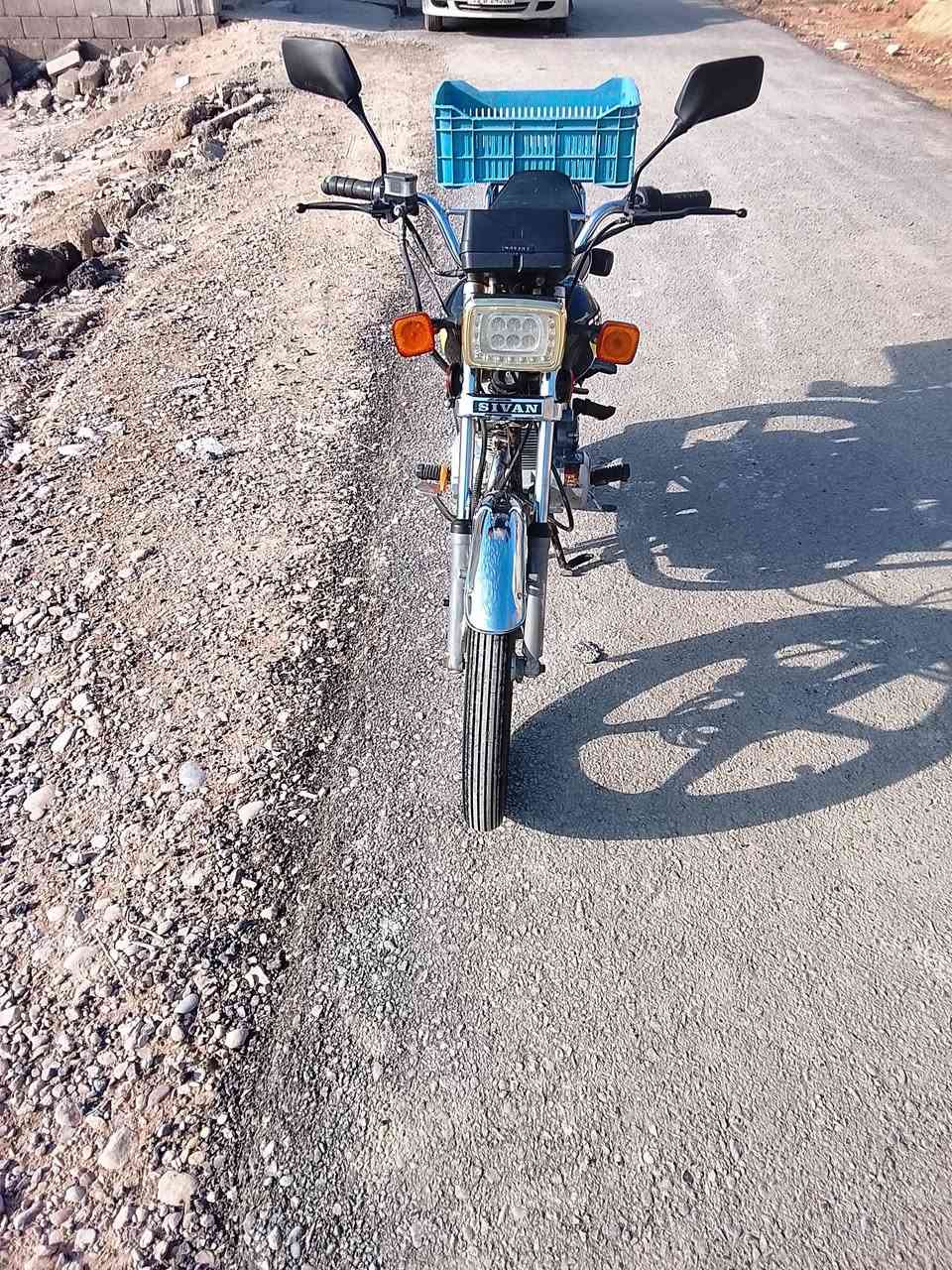 السلام عليكم دراجة سيفان لبيع موديل 2019محدثة2025كهربائيات كلهة شغالة على وظع الشركة اوراق كاملة السعر 375وبيهة مجال بسيط  بديالى تقاطع السادة رقم الهاتف***********
