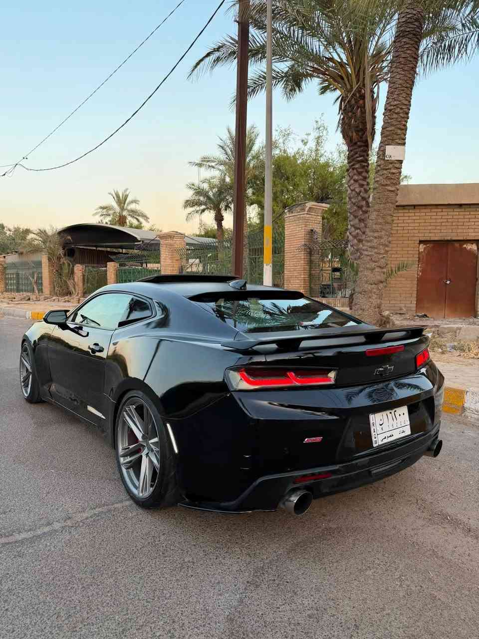 السلام عليكم
للبيع  ss 1le premier 

السياره : كمارو ٨ سلندر

الفئة :  2SS 1LE  A10 V8 6.2L

الموديل : 2017

ممشى السياره: 51

🔞الكزوز بورلا اتتك

🛑كهربائيات السياره جديدة ماملعوب بيهة 

🛑حدادية خلفية امامية جديدة

حادث سياره جاملغ خلف سائق وبالعراق صار جاملغ امامي ايمن

🟢السياره مسويلهة ادامة كاملة قبل اسبوع 

باتري جديد

فلتر تبريد جديد 

شوته k&n

زوج تاير خلفي جديد

مري اسود لامع جديدة 

دوسات اسود لامع جديدة 

جناح خلفي اسود لامع اصلي مال SS 1LE

احزمة لون اخضر فسفوري 

المواصفات

مبدئياً السياره 1LE يعني مو SS عادية 

ف هنا يجي نظام التعليق يختلف بالكامل عن الSS 

ونظام المكابح يختلف بالكامل ايضاً 

رادار امامي وكامرة امامية (قيادة ذاتية وخروج عن المسار )

داتاشو

فتحة سقف 

عينة دجيتال 

انارة محيطية بالداخل AMB LIGHT SYSTEM

كشنات خزن ميموري 

كشنات تدفئة تبريد 

حساس خلفي وكامرة خلفية 

رادار بالمرايا الجانبية 

تفاصيل اكثر خابرني وتدلل 

***********

السعر135وبيهة مجال

حبايب السياره جديدة كلش وماناقصهة برغي 

السياره اعلى مواصفات تجي بالكمارو 

شباب والسياره 1LE مو SS عادية
