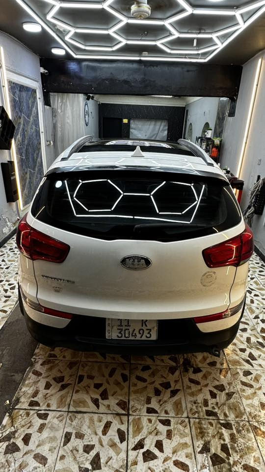 السلام عليكم 
سبورتج2015 وكاله الدويله فول 1/1 بنراما خمسه ويل كب داخل جلد كشنات تدفئا تبريد حساس امامي خلفي كامره
مكينه (2400) ماشيه 65 الف كيلو متر السياره مكفوله من الصبغ بيها مكانات بارد بسيط هسه جديده تخم تاير جديد السياره جديده على وضع الشركه رقمي *********** 
السعر 160 وبيها مجال
