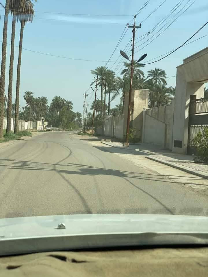 السلام عليكم قطع أراضي للبيع في بغداد منطقة الفحامة قبل الجلاعطة بداية المنطقة بعد جزيرة بغداد السياحية تقريبا ٧ دقايق بالسيارة يصير على اليمين مقابل القصر ليث العبيدي  سند ((25))ملك صرف زراعي على طابو الاعظمية ((مساحة 500 متر )) وبيه بناء بيوت سكن المنطقة كامله يعني ماء  وشارع سبيس إنارة الشارع كليتة /مدارس / مستوصف /مركز شرطة /  ((((( السعر 110 مليون وبية مجال ))))) تفاصيل أكثر اتصل بالرقم  // *********** موجود واتساب
