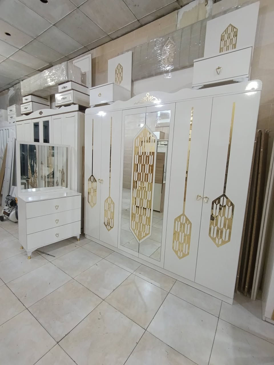 غرفه نوم تركي 5قطع نظافه فلل 
***********النقل و الشد داخل أربيل مجاني 
النقل و الشد موصل و كركوك 70الف
