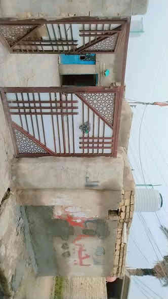 بيت للبيع مساحته 140زراعي مكانه صوب بني ركاب منطقه شويلي يحتوي على 3غرف وصاله ومطبخ وديوانيه وصحيات البيت ركن عله شارع 15 قريب عالطاقه ابصف المدرسه الصينيه الجديده للاستفسار الاتصال على الرقم ***********
