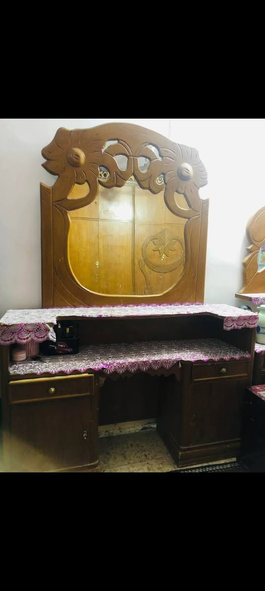 السلام عليكم

للبيع غرفة نوم طابقين، خشب ثقيل وأصلي، نظيفة كلش وحالتها ممتازة، ما بيها أي مشكلة وتصلح للاستعمال مباشرة
الي يدور على غرفة مرتبة وقوية، 
السعر مناسب
***********
