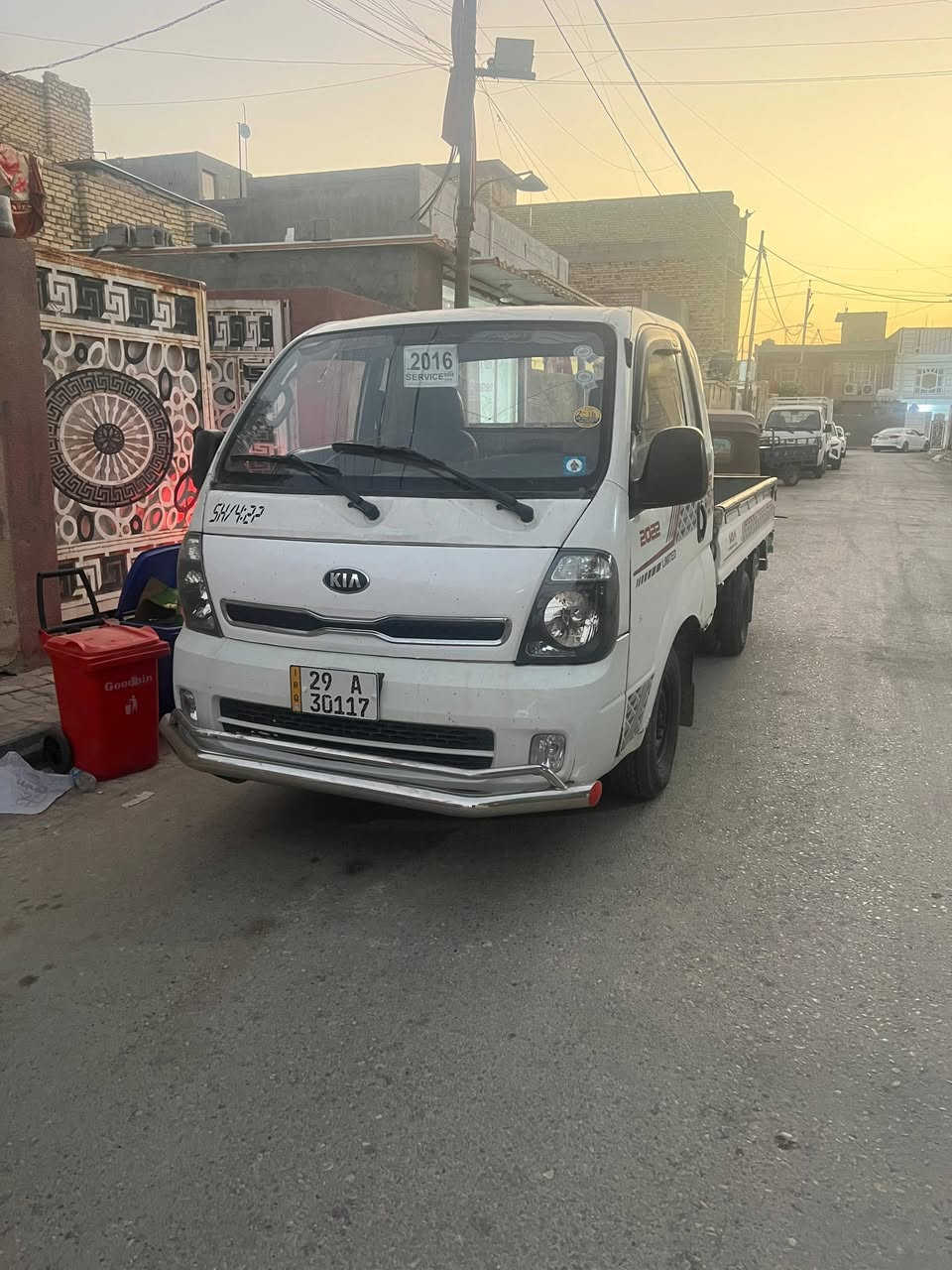 سلام عليكم 
موديل 2015رقم واسط اليوم استلمت رقم انكليزي وسنويه جديده
سعر 95مكان السياره الصويره بيه صبغ بلبنيد وسياره جاهزه 
***********
