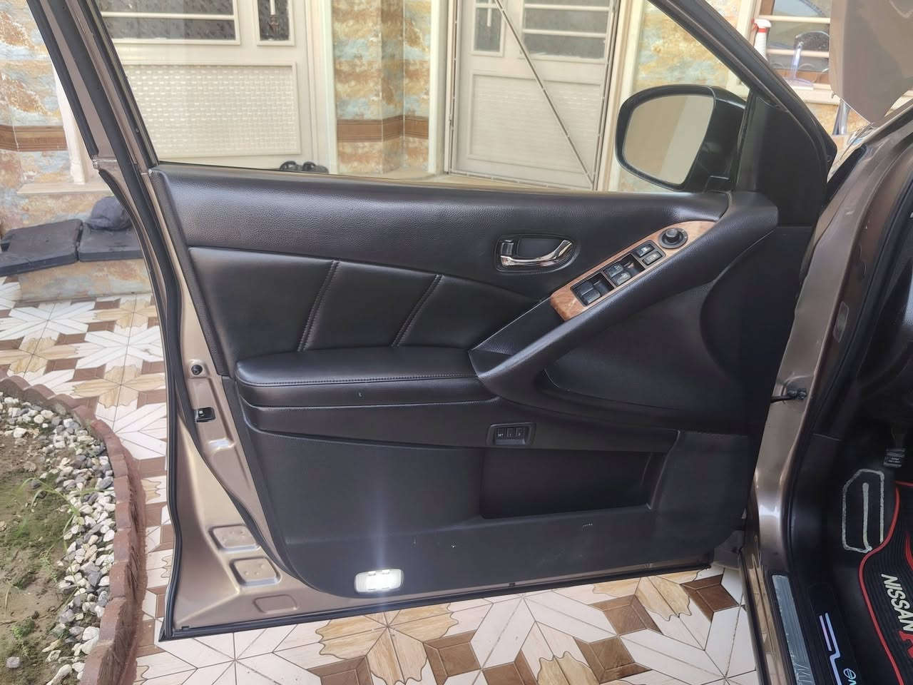 السلام عليكم سياره مورانو 2012 ابلاتينيوم فول موصفات بيها بابا خلف النفر صبغ فقط أثر شخط بدون ظرر للبيع او امراوس السياره احلى من الصور السنوية اب اسمي التبرير ثلج شرط بس وجه التبريد عاطل  الكشنات هيتر كشنات كهرب لايت زنون بانوراما تحكم استيرن كشن خزن طخم طايا  جديد بطاريا جديده الصندوك شفط السعر 100 او بيها مجال للطيبين رقم الهاتف *********** اسيا ***********
