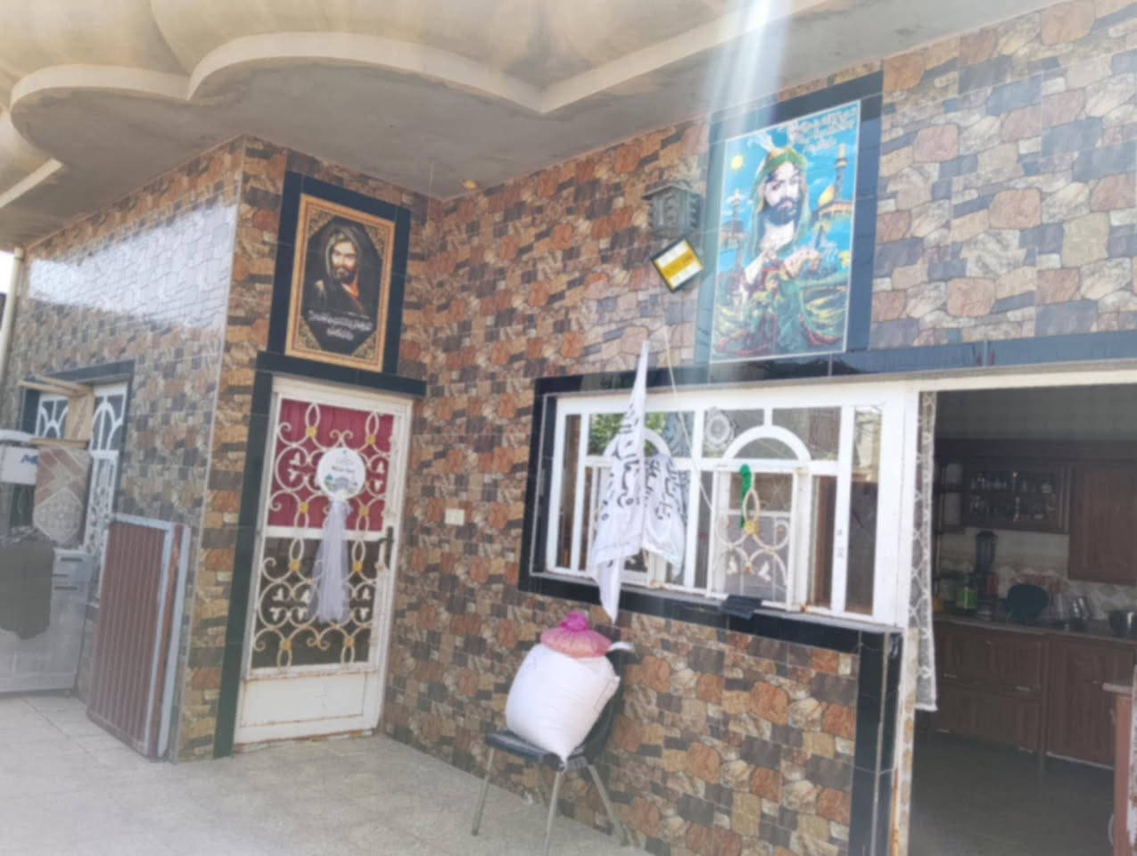 بيت كليش نظيف ومرتب مساحة ١٨٠ سند ٢٥ تحويل مباشر حله ورديه خارج سيف سعد قرب فرن المصطفى لاستفسار الاتصال على الرقم *********** امير
