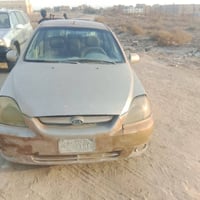 كيه ريو موديل ٢٠٤ سياره مكفوله من الضربه بس بيها خياس ر قم بصره سنويه ...