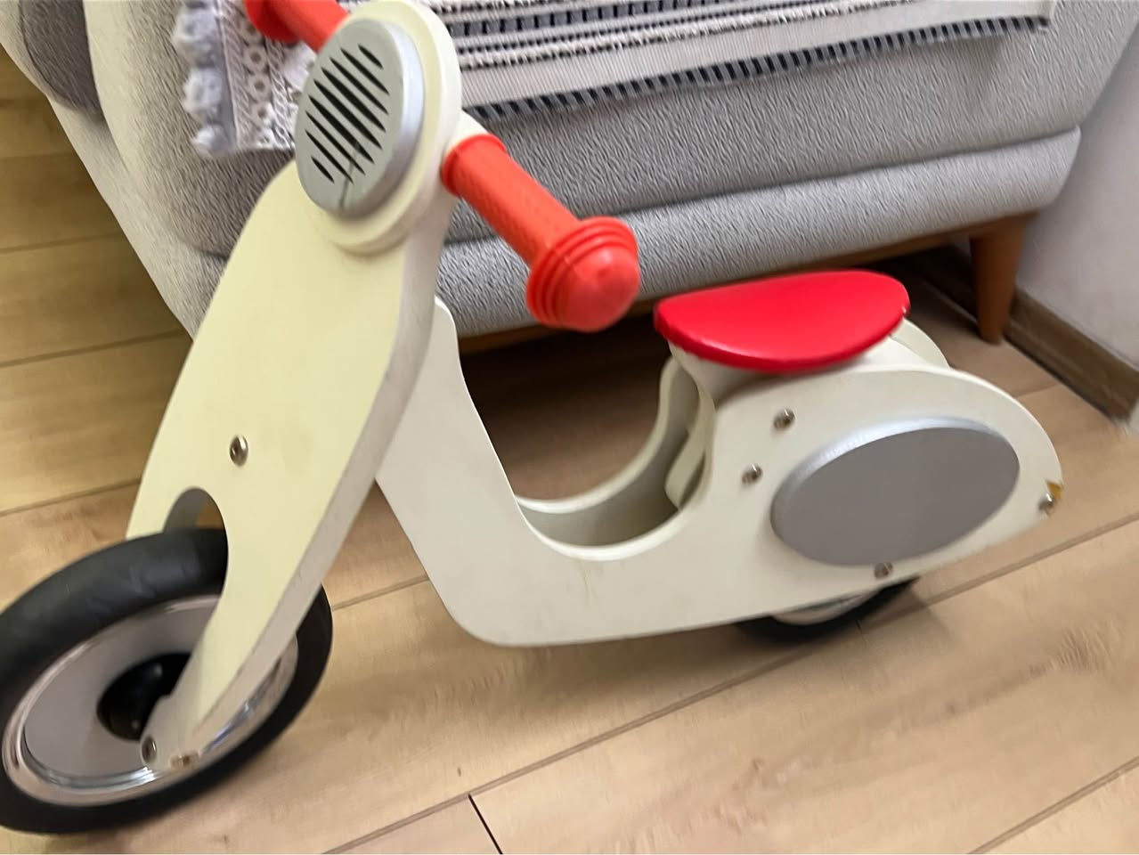 Beautiful, retro-style wooden balance bike (scooter design) in very good condition. Perfect for helping toddlers build balance and coordination before riding real bikes!
 Age: 2 to 5 years old
 Condition: Clean & sturdy (minor cosmetic scratches)
 Price: 30,000 IQD
📩 DM me if interested أربيل, العراق


**إذا كنت صاحب هذا الإعلان وتريد حذفه لأي سبب، رجاءا أرسل رسالة إلى الدعم الفني**