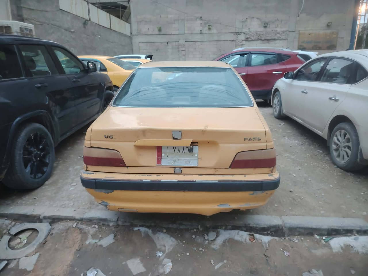 سلام عليكم
سياره بيجو بارص رقم بغداد مصفره هيه وغرامه مديل 11
البيع او مروس حسب القناعه *********** مكان سياره دوانيه قضاء الشاميه
