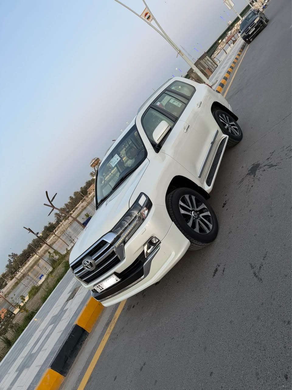 السلام عليكم لاندكروز للبيع مديل 2019 گراند تورنك بريم باب اول فوول مواصفات مكينه 6سلندر السياره مكفوله من الصبغ وجديده لووك ماشيه 80 الف السعر 495 مكان السياره ذي قار للاستفسار *********** ناصرية, ذي قار
