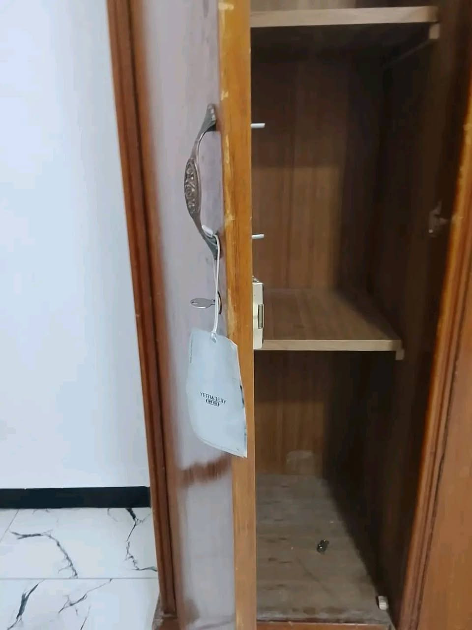 سلام عليكم كنتور للبيع اربع بيبان نضيف سعر خاص جوه سوك. .


**إذا كنت صاحب هذا الإعلان وتريد حذفه لأي سبب، رجاءا أرسل رسالة إلى الدعم الفني**
