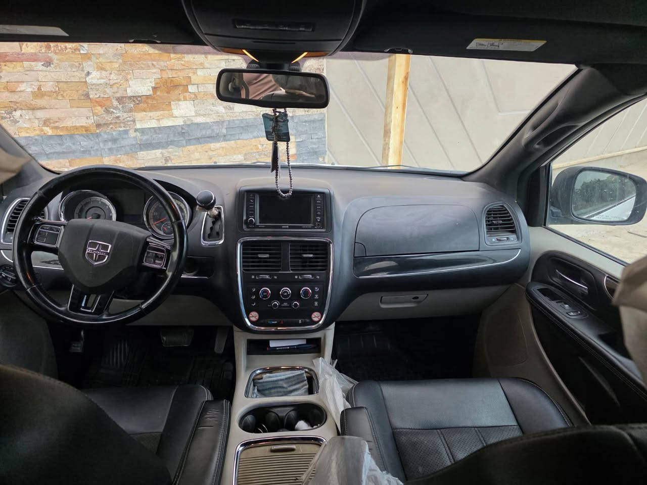 السلام عليكم
دوج كرفان 2019 sxt 

البيبان كهربائيه والصندوك كهربائي

ماشيه 50 تقريبا

بسمي تحويل مباشر رقمها بغداد 

السعر 165 مكاني بغداد


**إذا كنت صاحب هذا الإعلان وتريد حذفه لأي سبب، رجاءا أرسل رسالة إلى الدعم الفني**