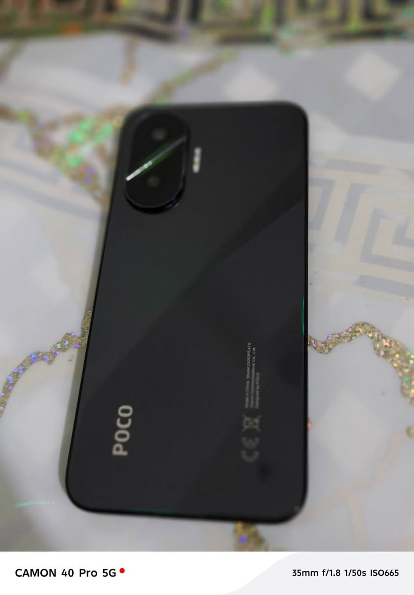 POCO F7 للبيع
المعالج: Snapdragon 8s Gen 4 (أداء رائد وسلس جداً بدون أي تعليق).
​الذاكرة: 12 جيجابايت رام / ذاكرة داخلية 256 أو 512 جيجابايت (سريعة جداً بنظام UFS 4.1).
​الشاشة: AMOLED بحجم 6.83 بوصة بدقة 1.5K، بتردد 120 هرتز (سلاسة تامة باللمس والتصفح).
​البطارية: ضخمة جداً بسعة 6500 مللي أمبير (تطوّل وياك بشكل خارق).
​الشحن: شحن سريع جداً بقوة 90 واط (يشحن الجهاز بلمح البصر).
​الكاميرا: خلفية بدقة 50 ميجابكسل بمستشعر سوني ومثبت بصري (تصوير ثابت وواضح).
​المقاومة: ضد الماء والغبار بأعلى معيار (IP68/IP69).
​النظام: أحدث نظام أندرويد مع واجهة شاومي الجديدة HyperOS 2.
السعر: 390
الملحقات الي وياه: شاحن 90 واط 
وكفر بوكو من الشركة.. جهاز مستعمل حوالي شهرين او أقل
وأي خلل بي تعال وعاتبني.


**إذا كنت صاحب هذا الإعلان وتريد حذفه لأي سبب، رجاءا أرسل رسالة إلى الدعم الفني**