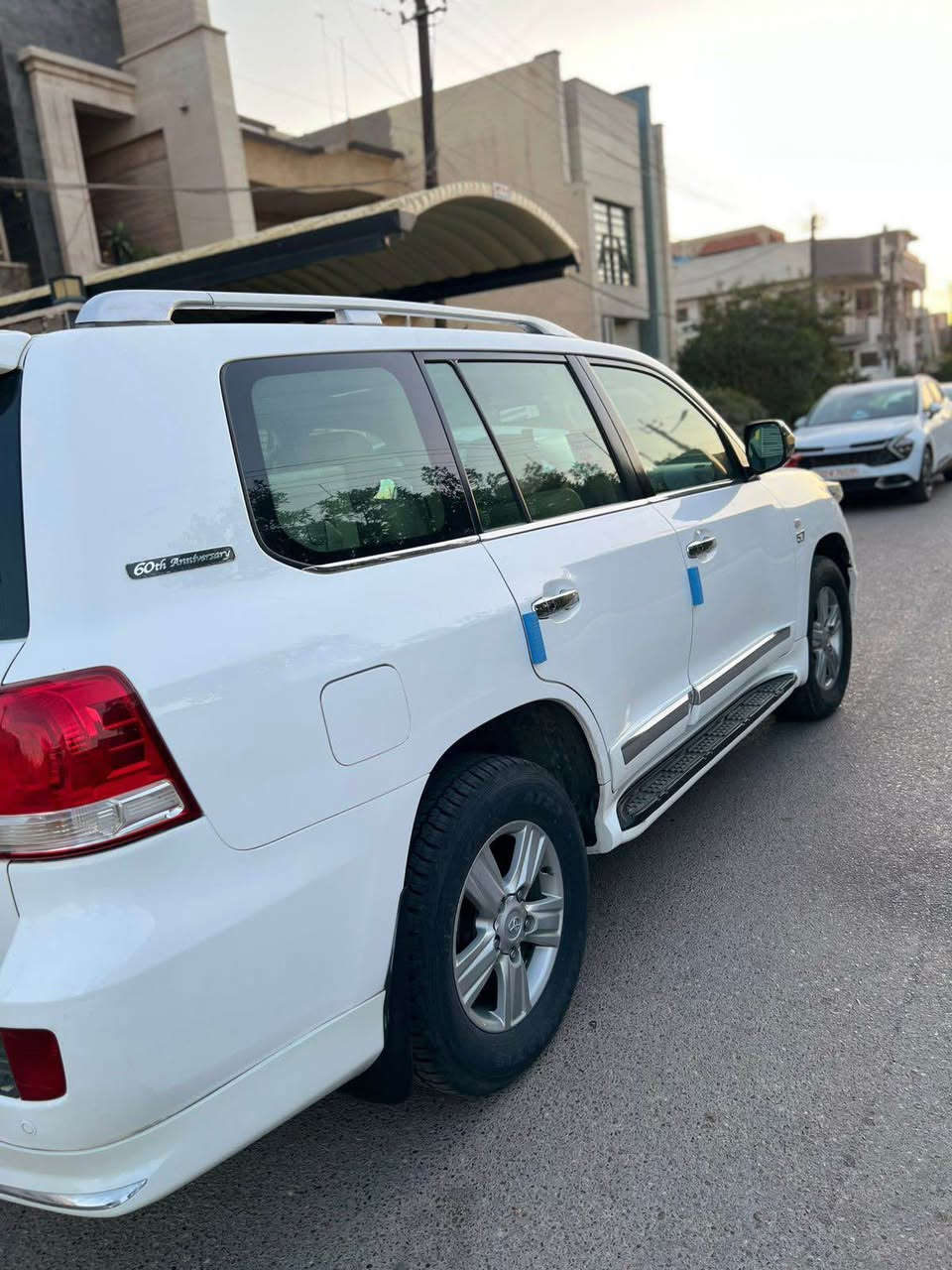 الاندكروز 2011 ستينيه
السياره نضيفه 
المواصفات————
. محرك 8 5.7 VXR
. الساره نضيف
بشرط كير محرك
رقم شمالي اربيل 
لون ابيض 
الداخل جلد الارضيات جديده 
زينون ابلادي كشاف 
نظام تثبيت سرعه
كشنات كهرباء 
ماشيه 227 الف حقيقي
ثلاجه وصطيه
8 ايرباك
اشاير بل المري
تحكمات استيرن
فتحت سقف
السياره بسمي ثاني يوم تحويل
  3قطع تبريد
ملاحظة سياره ربع چاملغ امامي 
سعر 32500

‭0783 180 0930‬
