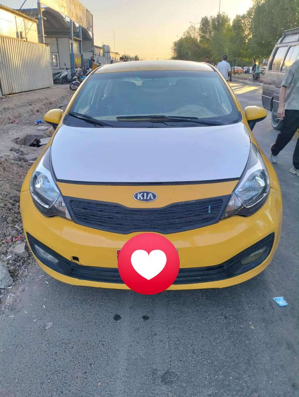 السلام عليكم كيه ريو 2013 خليجي محرك 1600 دوش سياره نضيفه خير من الله بيه نواقص بسيطات السعر 78 
بيه بنيد وجاملغ فقط بدون دواخل ولا شاصي 
***********
