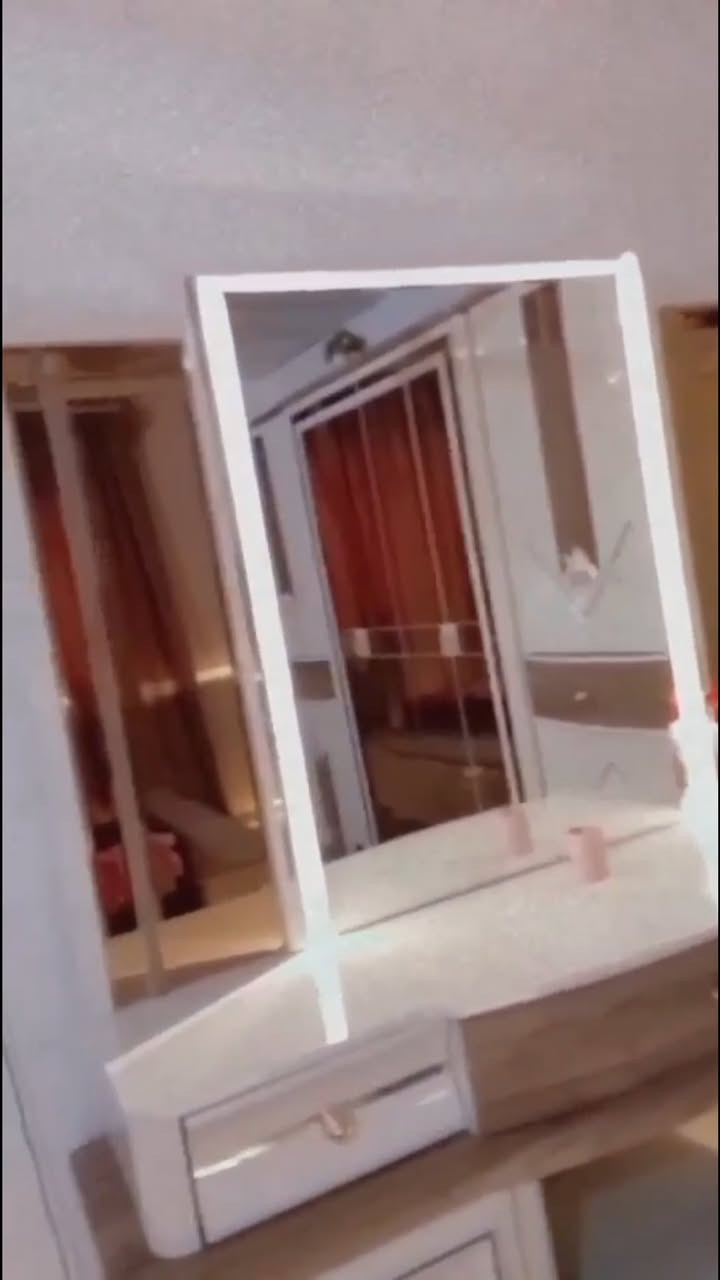 السلام عليكم للبيع غرفة تركيه استخدام ثلاث أشهر  نظيفه السعر ٩٠٠ وبي مجال  ***********
