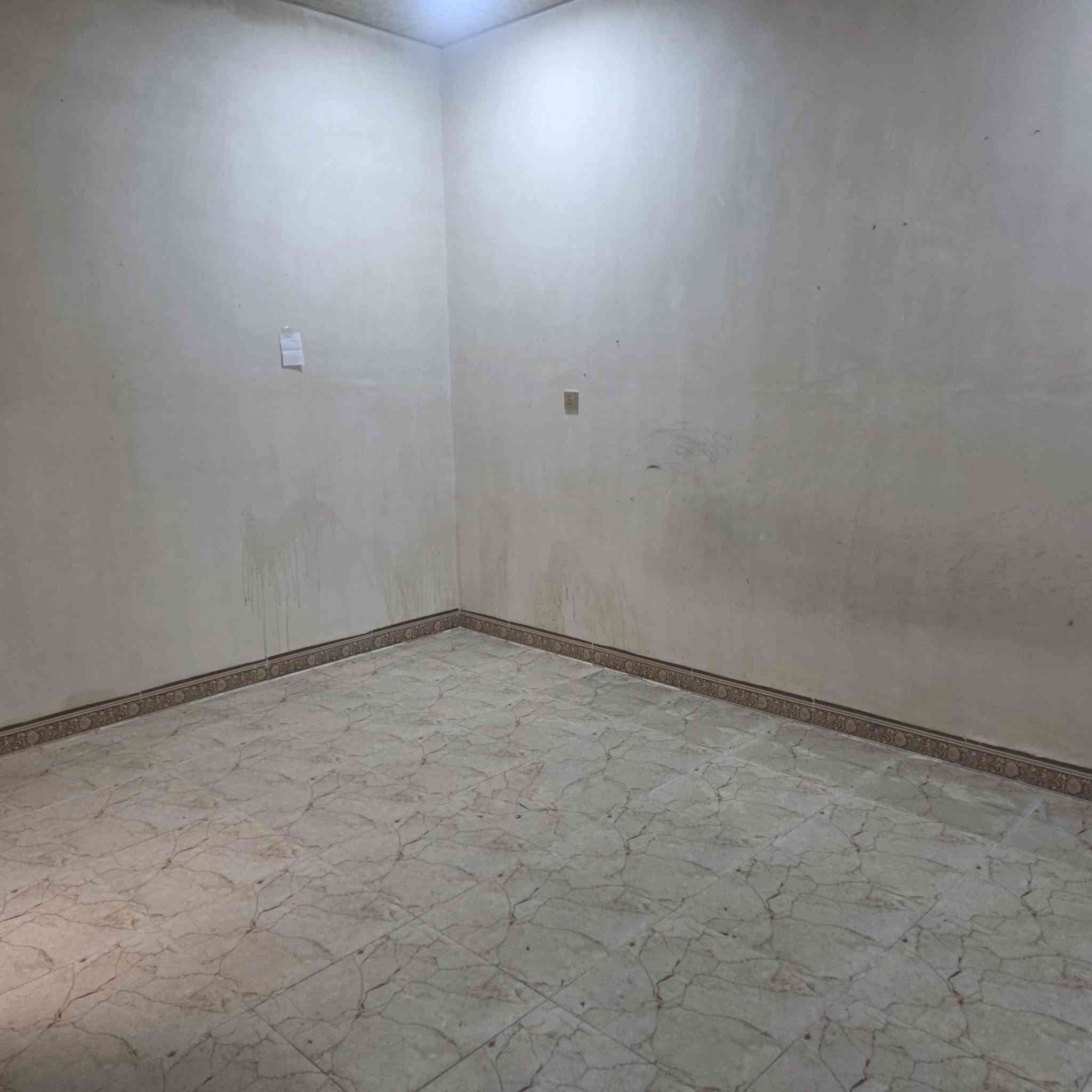 دار 100متر طابو للبيع 
بناء جديد فول كاشي بيت فارغ مع كاونتر و طباخ العنوان كركوك قادسية الثانيه قرب مسجد ريكا راست قريب على شارع العام للأستفسار مراجعة مكتب نور الكبير التجاري *********** السعر 75مليون
