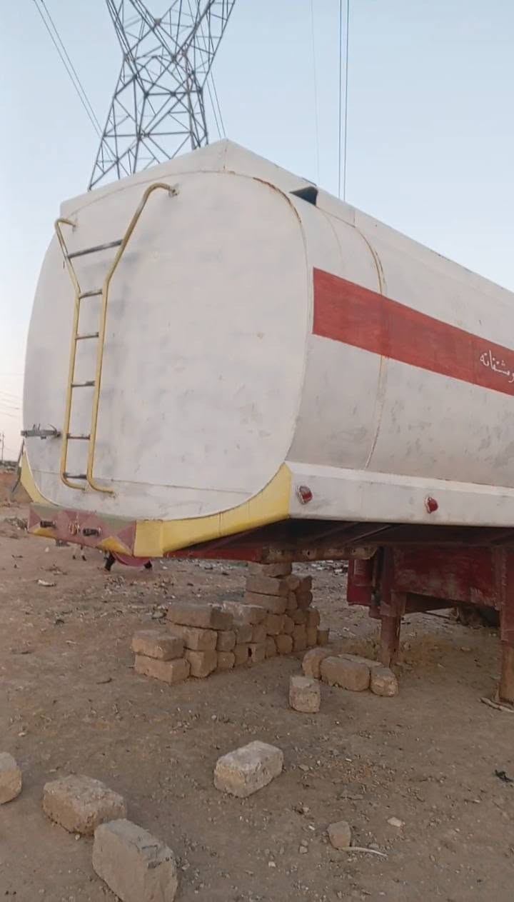 صهريج للبيع سعة ٣٦٠٠٠ لتر دناكير سبرنك توير نص عمرهن رقم هاتف ***********
