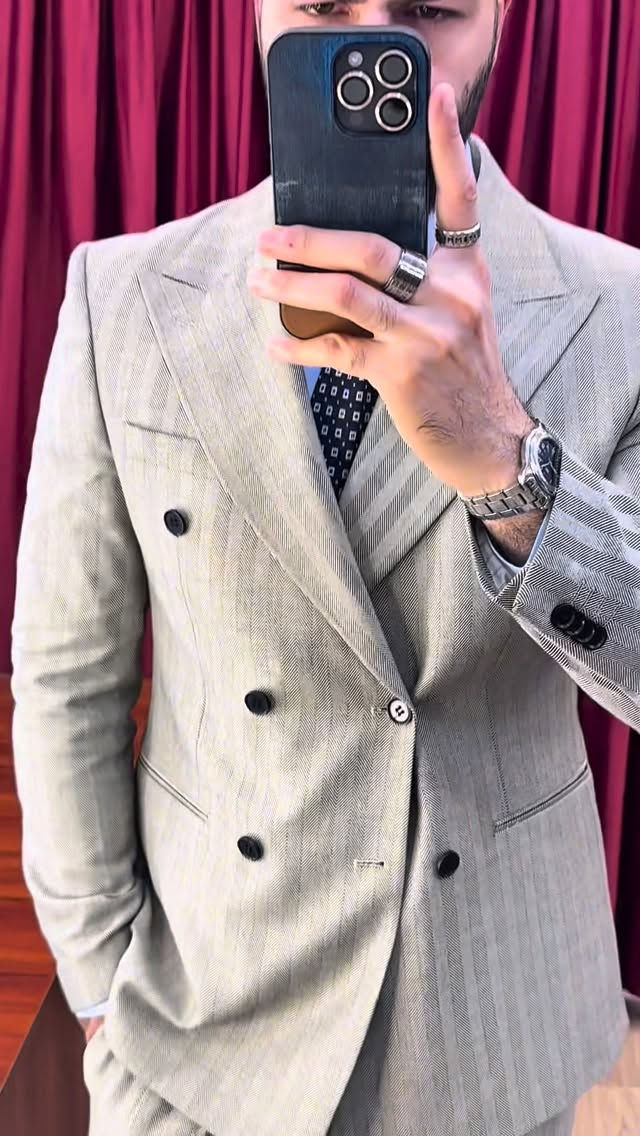 ⁨	⁨علق تم  ويوصلك السعر
بدلة سراوين (HERRINGBONE) قماش 🇮🇹
بغداد المنصور  طابق الاول مقابل علاء حداد ***********⁩⁩⁩
