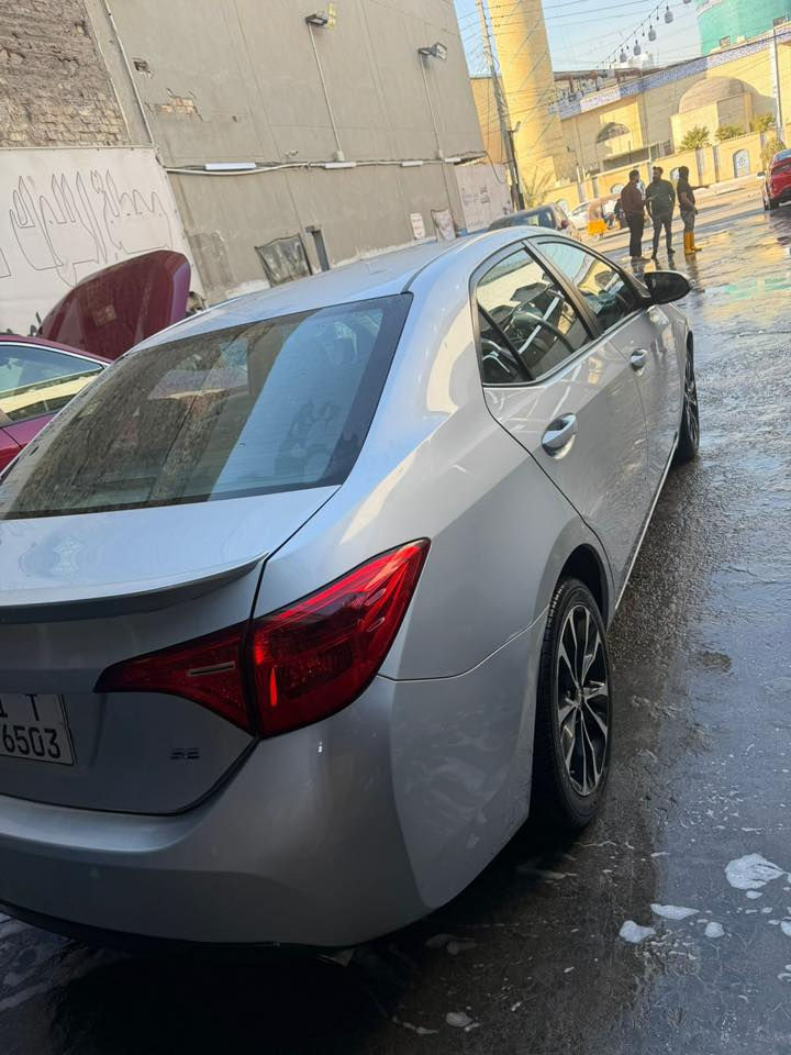 السلام عليكم
 كورلا ٢٠١٨ فئة لse ماشية ٦٩ 
السيارة اي نقص مابيهة بيهة 
طخة بسيطة باب السايق صور الحادث موجودة السيارة شفتات شاشة وكامرة خلفية جلد ومخمل سيارة حلوة وجاهزة رقم صاحبها  *********** للجادين فقط سعرهة ١٣٥ وبيهة مجال حك الجية
