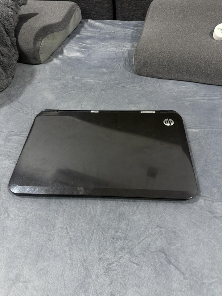 لابتوب HP Pavilion للبيع بحالة جيدة جداً
• المعالج: Intel Core i3
 • الرام: 4GB
 • الهارد: 500GB HDD
 • كارت شاشة: Intel HD
 • النظام: Windows 10 Pro (مفعل)
 • الشاشة: حجم كبير مناسب للدراسة والاستخدام اليومي
 • كاميرا + واي فاي شغال بدون أي مشاكل

🔹 مناسب للطلاب، تصفح الانترنت، برامج الاوفيس، مشاهدة الأفلام والدراسة اونلاين
🔹 الجهاز نظيف ويعمل بكفاءة عالية
🔹 لا يحتاج أي تصليح – جاهز للاستخدام مباشرة

📍 السعر: 240
📩 للاستفسار ***********
