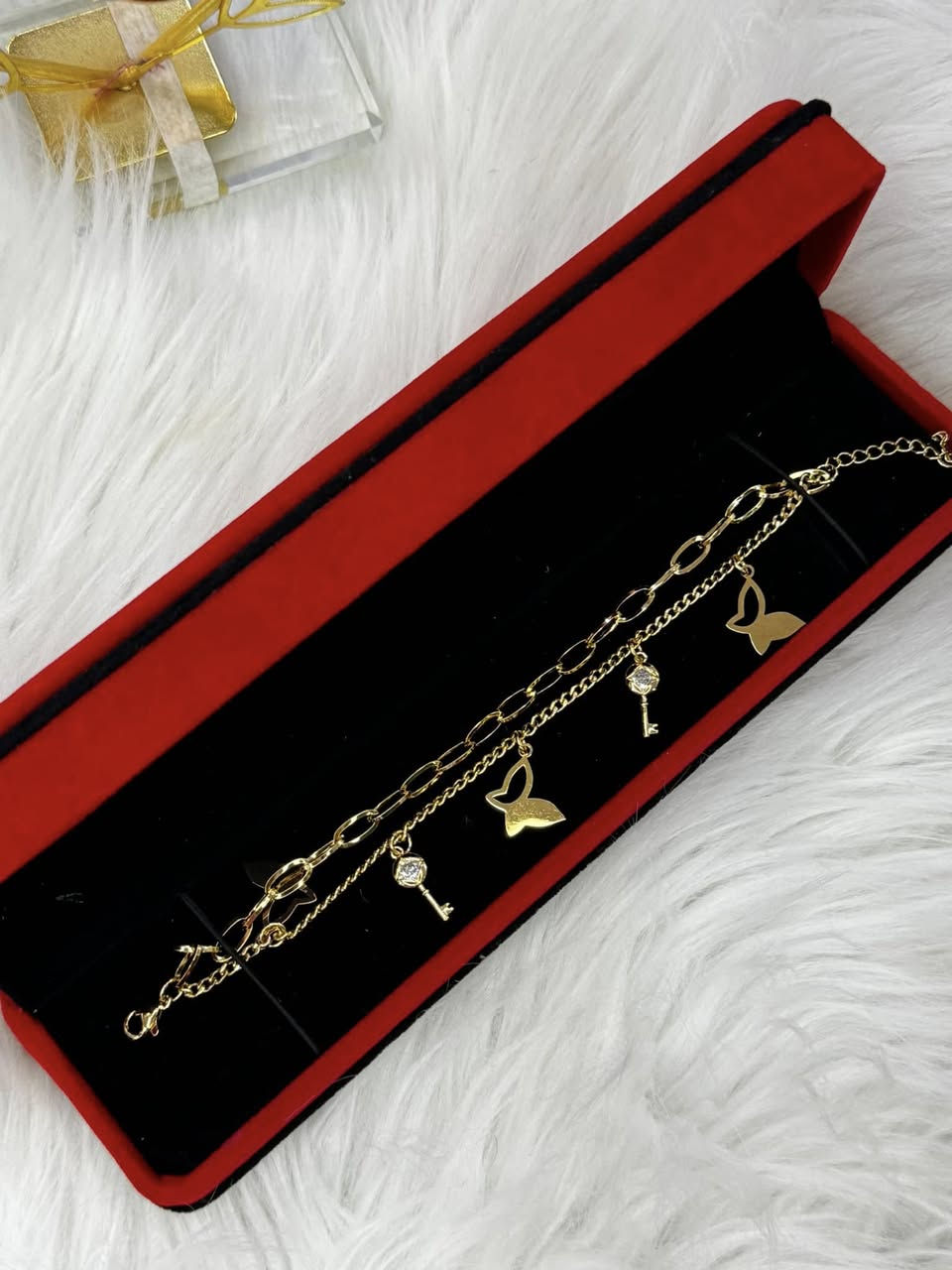 “نختار لكِ كل ما يليق بذوقك الراقي ✨
إكسسوارات فخمة تضيف لمسة تميز لكل إطلالة 💍

سوار + خاتم تون + محبس ستانلس ستيل✨

متوفر توصيل لكل محافظات العراق🚚


**إذا كنت صاحب هذا الإعلان وتريد حذفه لأي سبب، رجاءا أرسل رسالة إلى الدعم الفني**