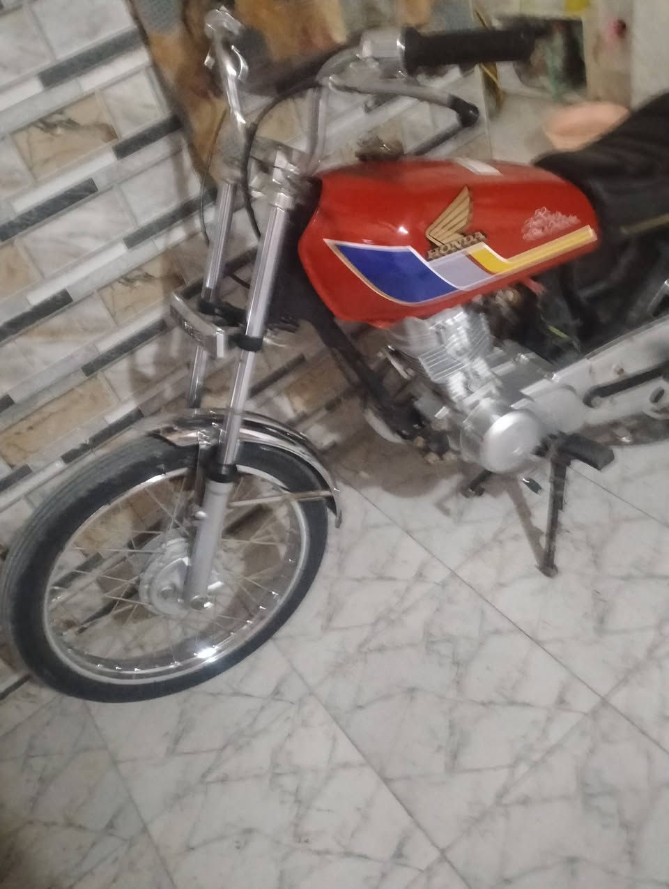 السلام عليكم دراجه نامه ما مفتوحه بس كلجات وتفيلس كلك كلك مكفوله مروس بستوته ونطي فر   سعر دراجه 500مكان ناصريه حي الفداء رقمي ***********
