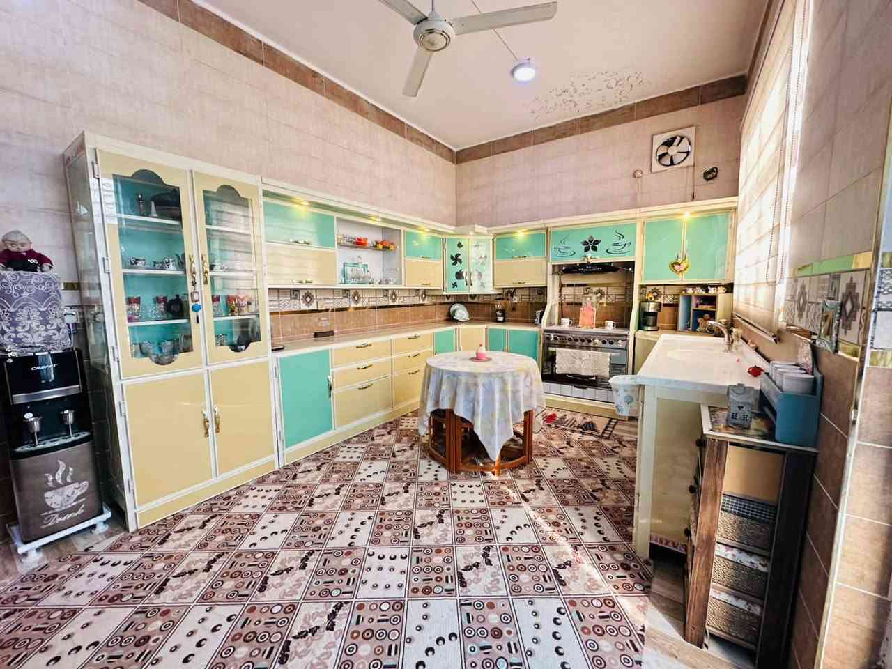 دار سكني للبيع 320 متر ركن
طابق واحد غرفتين نوم وصاله وصحيات بناء حديث كامل مع الأثاث (طاقة شمسية 16 أمبير ليلي نهاري +اثاث مطبخ +اثاث استقبال سبالت عدد 3 ) 
السادة مقابيل مستوصف السادة يبعد 150 م عن المستوصف
للاستفسار ***********
