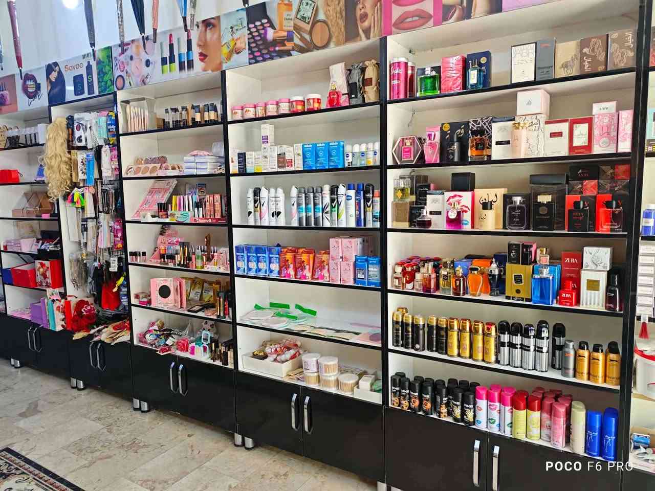 شغلات كوزمتك للبيع مع الرفوف ولملكانات مكاني بغداد الثعالبه ***********
